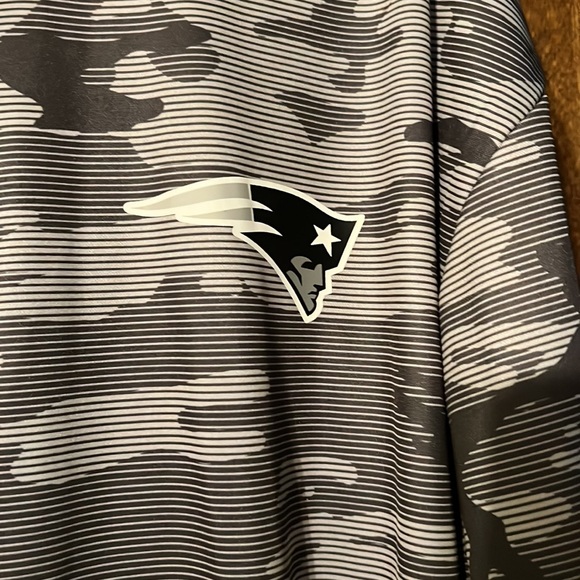 NFL New England Patriots quarter zip men’s in size XXL but fits like XL. - Picture 2 of 3